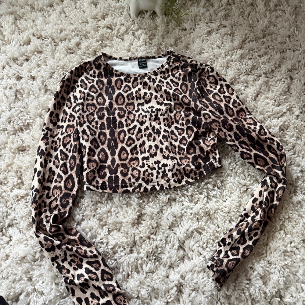SHEIN Leopard Print Long Sleeve Crop Top